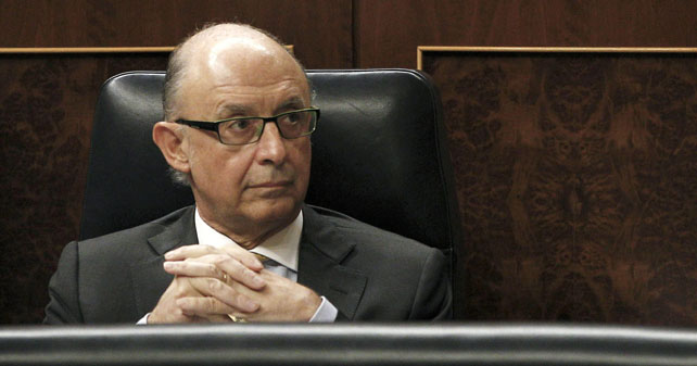 El ministro de Hacienda, Cristóbal Montoro, en su escaño en el Congreso de los Diputados.