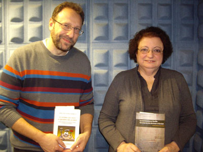 José Luis Castro Lombilla y Concha Morón con sus recientes libros sobre Queipo de Llano. RAFAEL GUERRERO