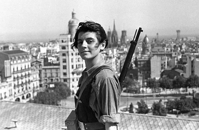 Marina Ginestà, en la épica fotografía tomada en la terraza del Hotel Colón de Barcelona.