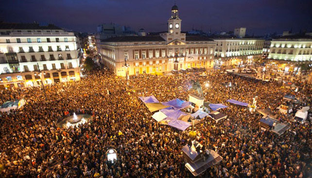 La Puerta del Sol de Madrid, repleta de manifestantes, durante una de las protestas del 15-M
