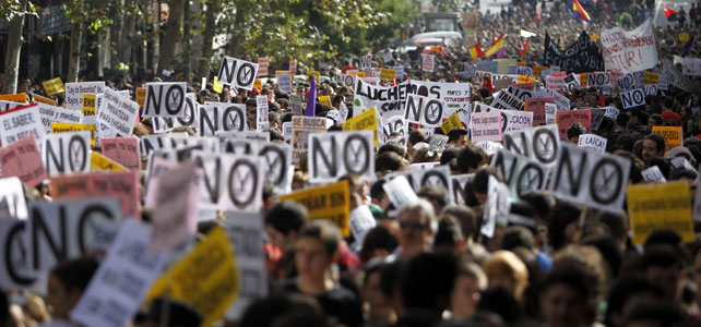 Alumnos de las enseñanzas públicas durante la manifestación llevada a cabo hoy en Madrid, en el segundo día de huelga.