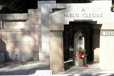 Mausoleo de estilo modernista donde reposan los restos del fundador del PSOE, Pablo Iglesias.- Jesús Pozo (EFE)
