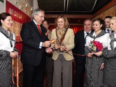 Cospedal inaugura la Torre del Vino de Socuéllamos (Ciudad Real) junto al alcalde, Sebastián García. JCCM