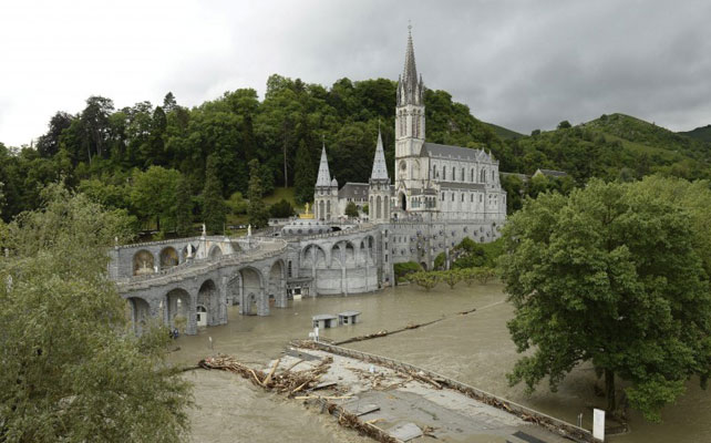 El santuario de Lourdes (Francia)