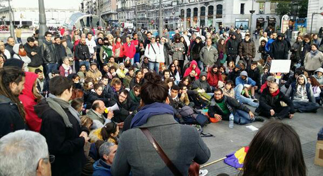 Asamblea de la Acampada por la Dignidad en la Puerta del Sol.