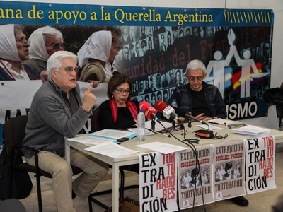 Ana Messutti, Chato Galante y Josu Ibargutxi durante la rueda de prensa.