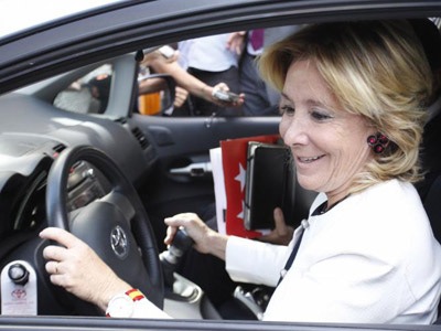 La expresidenta de la Comunidad de Madrid, Esperanza Aguirre, en coche, en una imagen de archivo. EFE