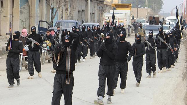Combatientes islamistas del EIIL, junto a la frontera sirio-turca.