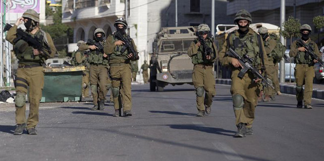 Soldados israelíes, durante una operación militar cerca de la ciudad de Hebrón.