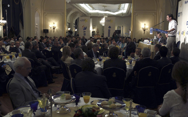 Pablo Iglesias habla en el desayuno informativo de Forum Europa en el Ritz de Madrid.