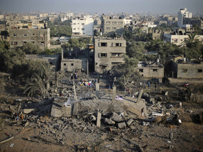Uno de los edificios destrozados en Gaza a causa de los bombardeos israelíes de esta noche. REUTERS