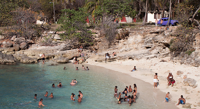 Los cubanos con pocos recursos pasan sus vacaciones en campings donde se pueden hospedar por 0,25 euros al día.