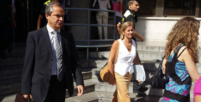 La directora general del IVIMA, Ana Gomendio López de Asiasín, a la salida de los juzgados de PLaza de Castilla, en Madrid.