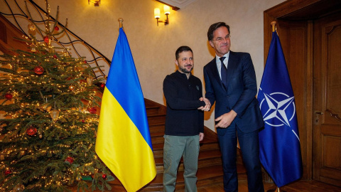 El secretario general de la OTAN, Mark Rutte, junto al presidente ucraniano, Volodímir Zelenski, en Bruselas.