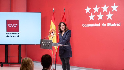 La presidenta de la Comunidad de Madrid, Isabel Díaz Ayuso, ofrece una rueda de prensa tras la reunión del Consejo de Gobierno, en la Real Casa de Correos, a 26 de diciembre de 2024, en Madrid (España).