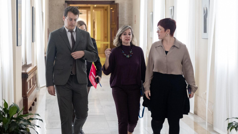 Jorge Pueyo, Verónica Martínez Barbero y Àgueda Micó, a la salidad de la Junta de Portavoces en el Congreso.