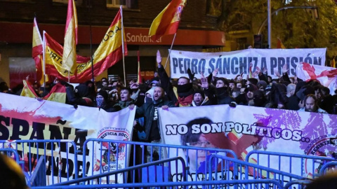 Concentración en contra de la amnistía frente a la sede del PSOE en la madrileña calle de Ferraz. EP