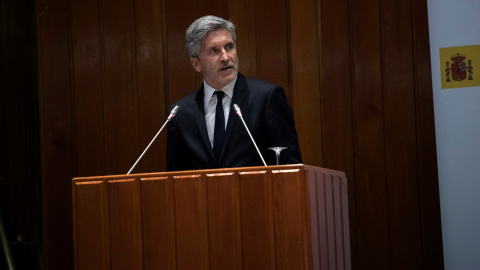 El ministro del Interior, Fernando Grande-Marlaska, en el acto de entrega de medallas al mérito penitenciario con motivo de la festividad de La Merced, patrona de Instituciones Penitenciarias. EFE/Santi Donaire