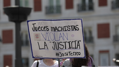 Pancarta en una manifestación en Madrid contra la sentencia de La Manada, en mayo de 2018. E.P./A. Pérez