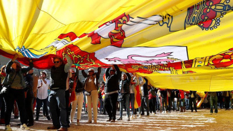  Simpatizantes de Vox con la bandera de España en Colón (Madrid).- EFE/archivo