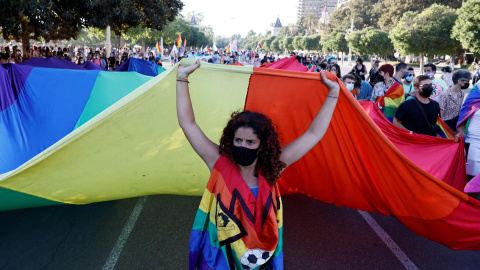  Manifestación del Orgull LGTB+ bajo el lema “Els drets trans són drets humans”, que reclama al Gobierno una ley trans estatal. EFE/Biel Aliño