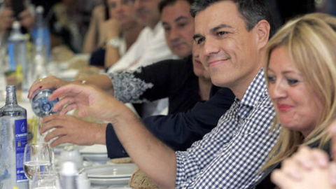 Pedro Sánchez, durante una comida en Ferrol (A Coruña). EFE