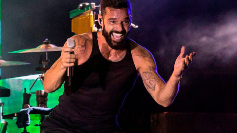 El cantante puertorriqueño Ricky Martin, en la ceremonia de clausura de la 7a Cumbre Mundial de Premios Nobel de la Paz en Mérida (Yucatán, México). AFP/Hugo Borges