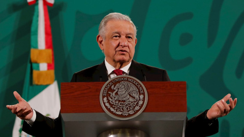 El presidente de México, Andrés Manuel López Obrador, participa en una rueda de prensa matutina en el Palacio Nacional de la Ciudad de México. - José Méndez/EFE