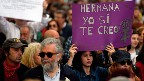 Manifestación en apoyo a la víctima de La Manada, en Madrid. AFP