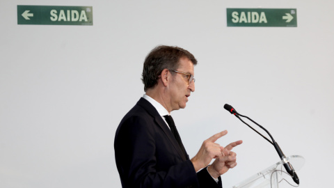 El presidente del PP de Galicia y de la Xunta, Alberto Núñez Feijoo, en una comparecencia ante la prensa, en Santiago de Compostela. EFE/Xoán Rey.