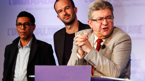  El candidato presidencial del partido La France Insoumise (LFI), Jean-Luc Melenchon (C), pronuncia un discurso tras los resultados de la primera vuelta de las elecciones presidenciales francesas en París, Francia, el 10 de abril de 2022. (Elecciones, Fr