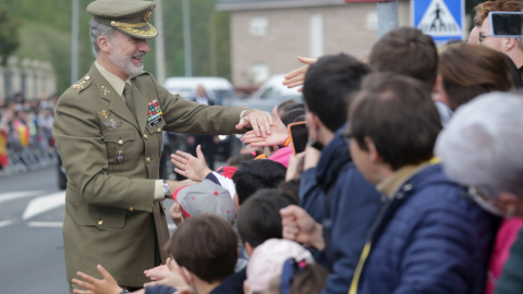  El rey Felipe VI en una visita reciente al puesto de la Guardia Civil en Sarria (Lugo).- Carlos Castro / Europa Press