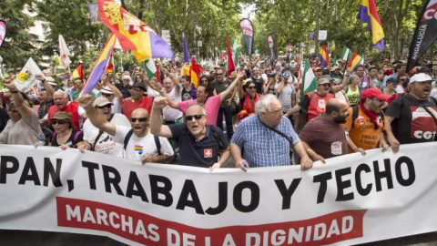 Imagen de una manifestación de las 'Marchas por la Dignidad' celebradas en toda España en 2017. EFE