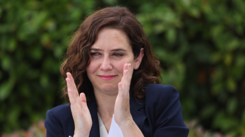 La presidenta de la Comunidad de Madrid y del PP de Madrid, Isabel Díaz Ayuso, aplaude durante un almuerzo con afiliados y simpatizantes del partido en Aranjuez, a 3 de mayo de 2023, en Aranjuez, Madrid (España). Foto: Isabel Infantes / Europa Press