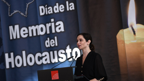  La presidenta de la Comunidad de Madrid, Isabel Díaz Ayuso, interviene durante una ceremonia para conmemorar el Holocausto, en la Asamblea de Madrid, a 31 de enero de 2023, en Madrid (España). Fernando Sánchez / Europa Press