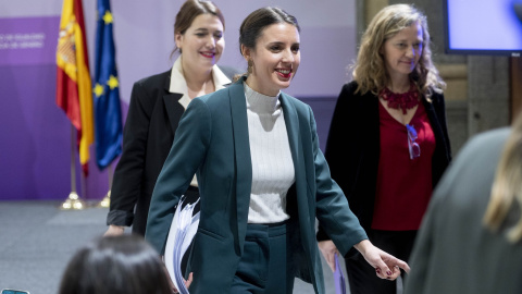 Foto de enero de 2023 de la entoces ministra de Igualdad, Irene Montero, con la secretaria de Estado de Igualdad, Ángela Rodríguez, y la delegada del Gobierno contra la violencia de género, Victoria Rosell, en una rueda de prensa en la sede de su Depar