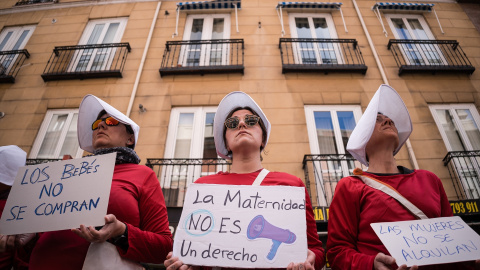  Concentración contra la explotación de las mujeres en Madrid, frente al Ministerio de Justicia, a 22 de abril de 2023. -DIEGO RADAMÉS / Europa Press