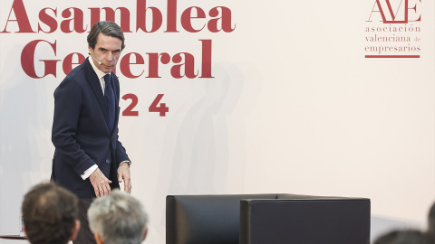 El expresidente del Gobierno y presidente de la Fundación FAES, José María Aznar, a su llegada a la asamblea general de la Asociación Valenciana de Empresarios (AVE).-Rober Solsona / Europa Press