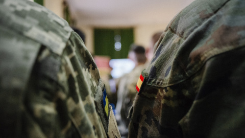  Uniformes de mandos militares en la Academia de Infantería, a 9 de noviembre de 2023, en Toledo.- EP