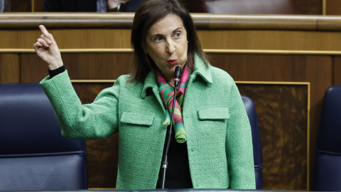 La ministra de Defensa, Margarita Robles interviene en la sesión de control al Gobierno celebrada este miércoles en el Congreso. EFE/Chema Moya