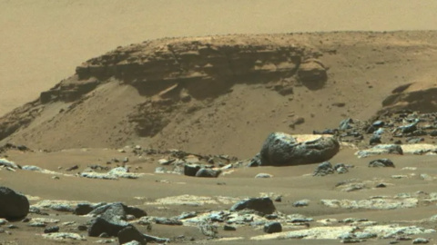 Vista del delta en el cráter Jezero desde el rover Perseverance