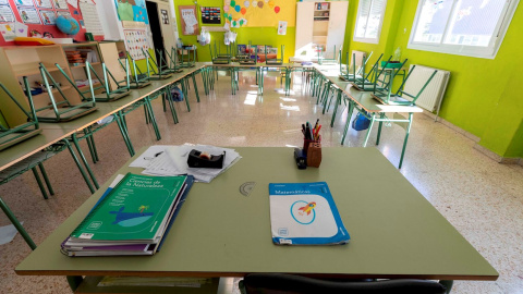 Un aula vacia de un colegio. EFE/Marcial Guillén