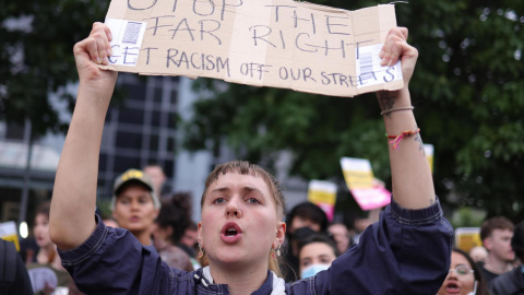 Protestantes antifascistas en el Reino Unido.- EFE/EPA/NEIL HALL