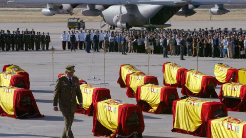  Funeral de Estado con los 62 militares muertos en el accidente del Yak-42, la mayor tragedia militar de la historia de España en tiempos de paz, en mayo de 2003. AFP/Pierre-Philippe Marcou