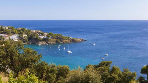 Vista de la bahía de Roses.