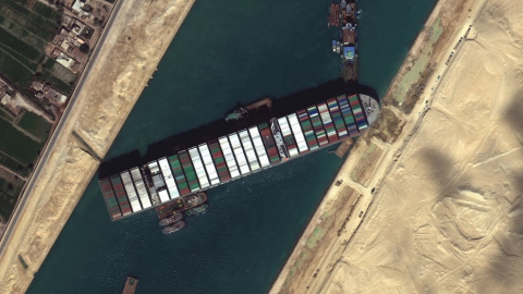  El barco portacontenedores Ever Given bloquea el canal de Suez. — EFE