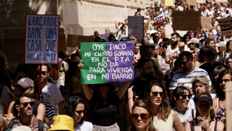 Miles de malagueños se manifestan por la dificultad de encontrar una vivienda para alquilar en la ciudad en una imagen de archivo.- Álex Zea / Europa Press