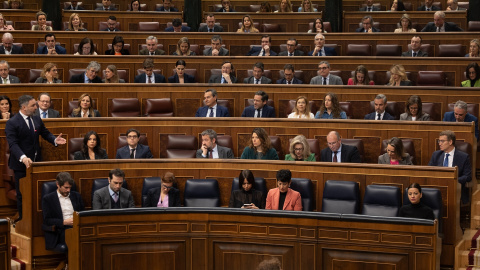  El líder de Vox, Santiago Abascal, interviene durante una sesión de control al Gobierno, a 13 de marzo de 2024, en Madrid