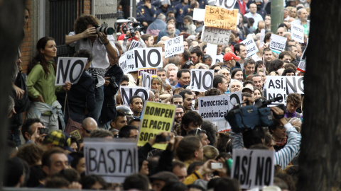  Manifestantes del movimiento 15M en una foto de archivo. - EP