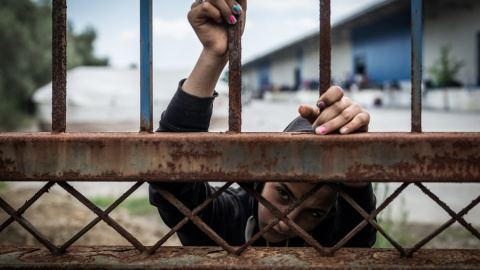  Una joven refugiada en un campo de refugiados en Grecia – Ignacio Marín